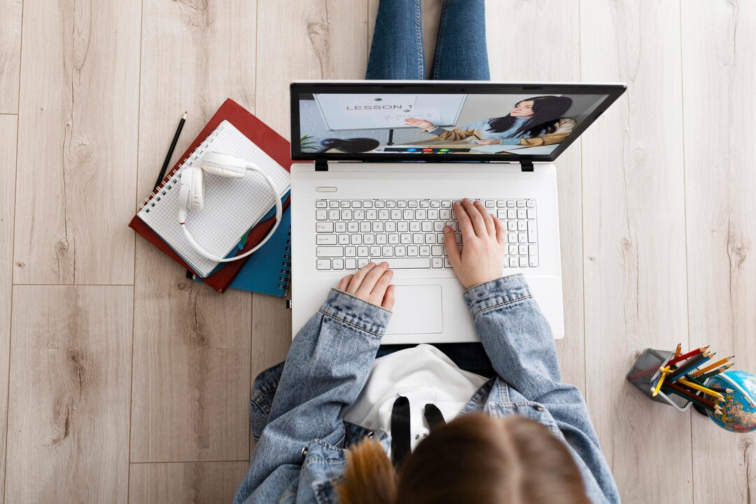 Students Learning Online